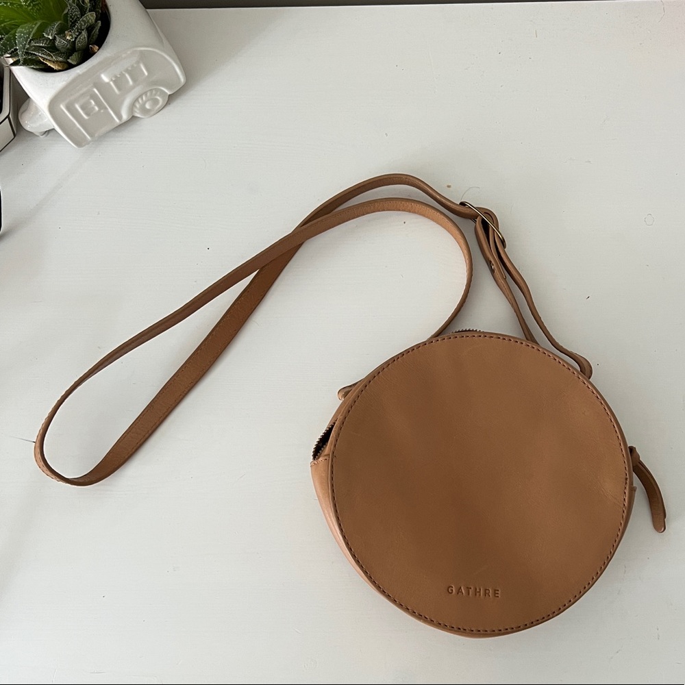 Gathre Crossbody Circle Bag - Tan Leather